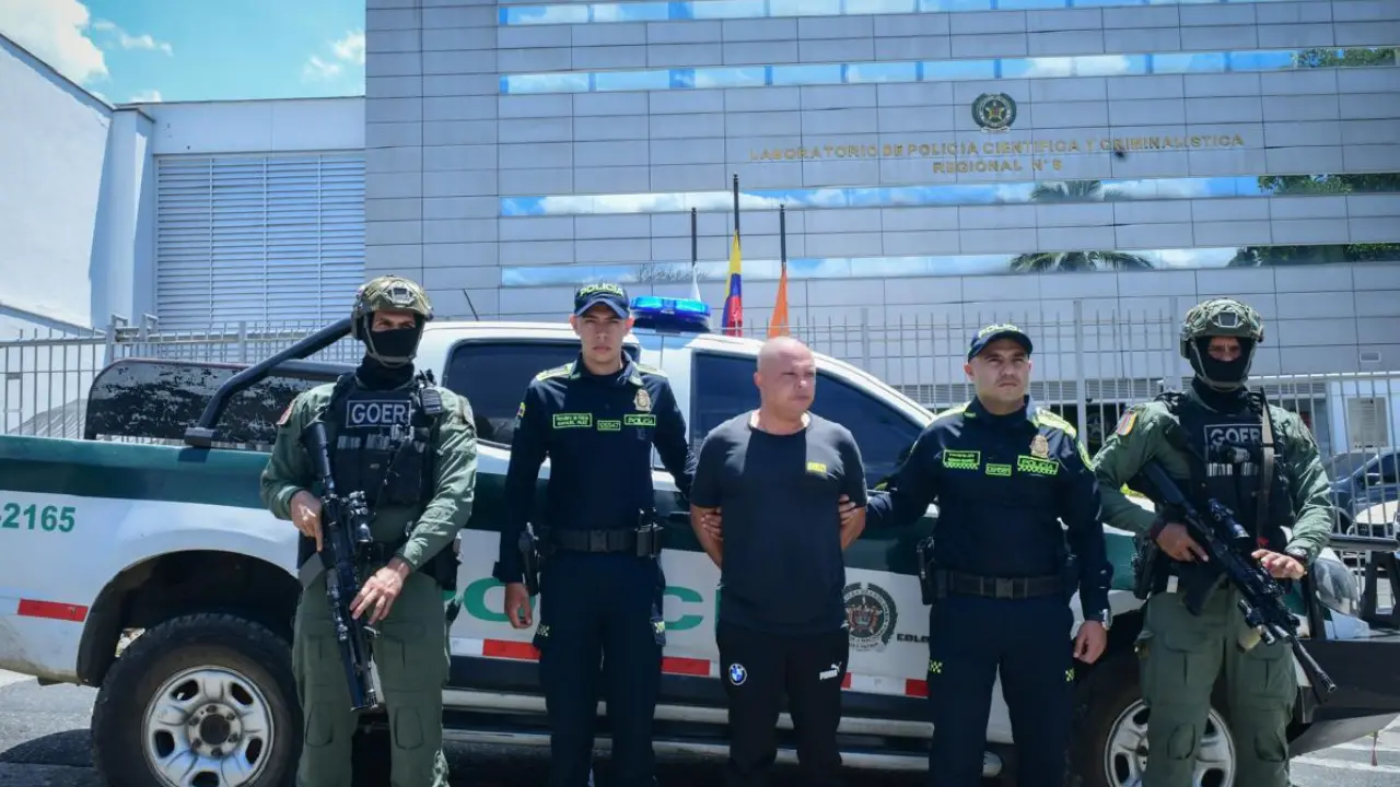 Alias 'Hermes' paseaba tranquilo con su mascota y terminó capturado por narcotráfico en Rionegro 3 Alias 'Hermes' paseaba tranquilo con su mascota y terminó capturado por narcotráfico en Rionegro