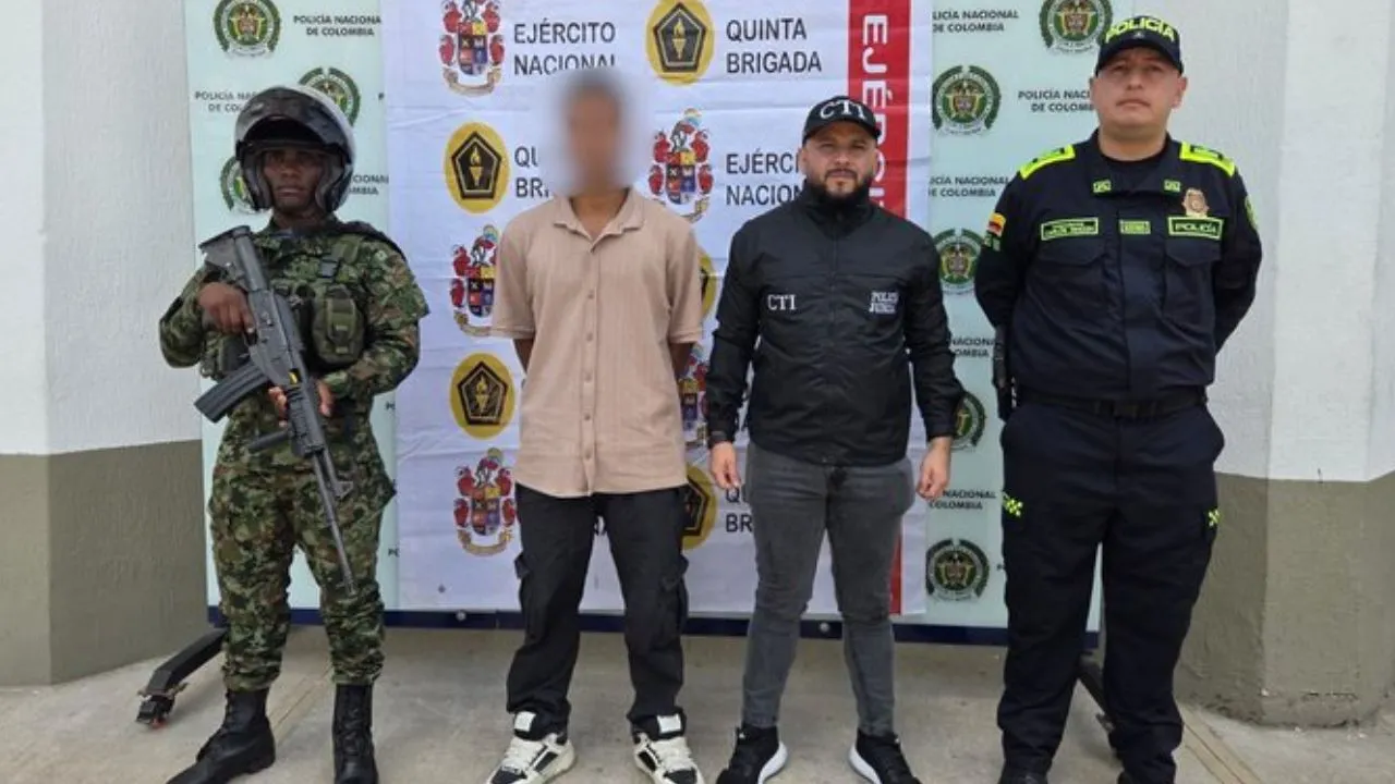 ¡Tras la pista de varios crÃmenes! Capturan a alias ‘Yender’, señalado integrante del ELN 2 ¡Tras la pista de varios crÃmenes! Capturan a alias ‘Yender’, señalado integrante del ELN
