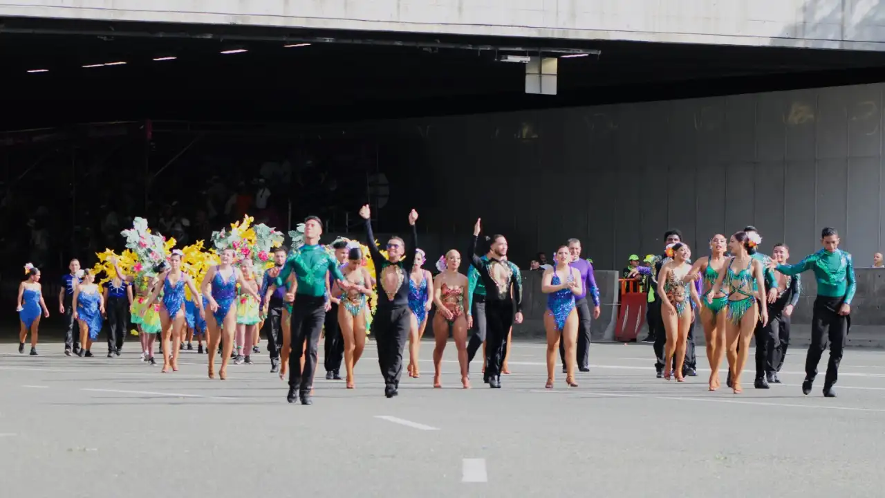 ¡La Feria de las Flores se toma las calles! Más de 26 carrozas llenarán de música y color la Avenida Primavera 4 ¡La Feria de las Flores se toma las calles! Más de 26 carrozas llenarán de música y color la Avenida Primavera