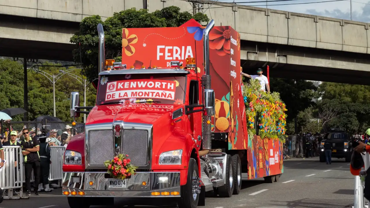 ¡La Feria de las Flores se toma las calles! Más de 26 carrozas llenarán de música y color la Avenida Primavera 2 ¡La Feria de las Flores se toma las calles! Más de 26 carrozas llenarán de música y color la Avenida Primavera