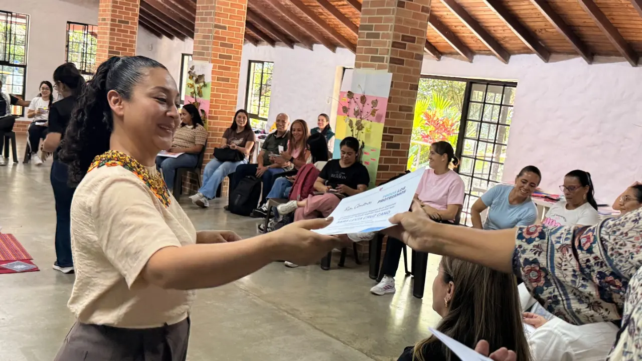 Prevención de violencias contra la primera infancia: Buen Comienzo certificó a agentes educativas 2 Prevención de violencias contra la primera infancia: Buen Comienzo certificó a agentes educativas