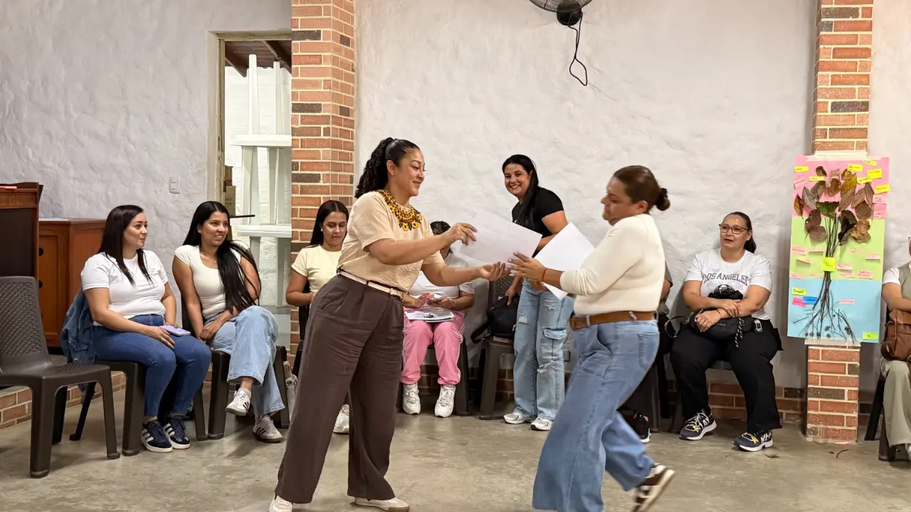 Prevención de violencias contra la primera infancia: Buen Comienzo certificó a agentes educativas 1 Prevención de violencias contra la primera infancia: Buen Comienzo certificó a agentes educativas