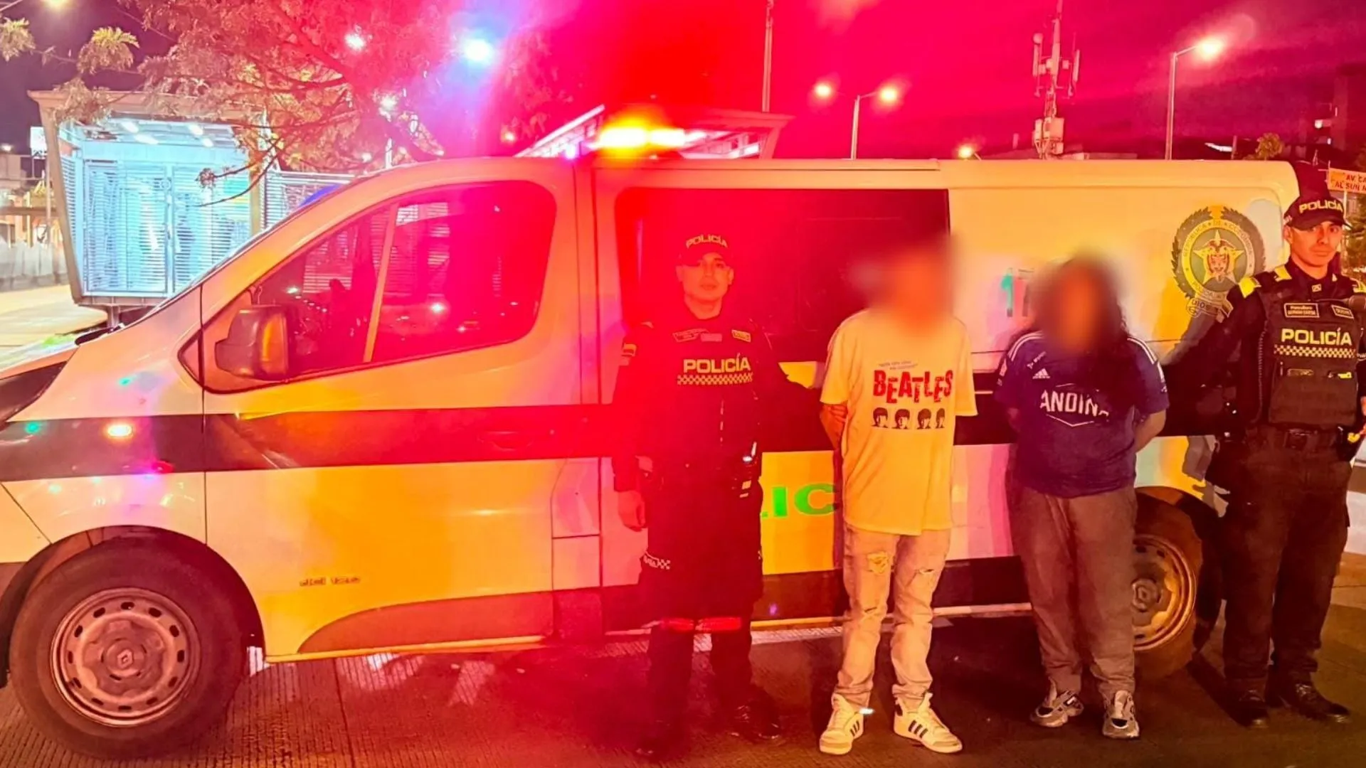 ¡Apenas habían salido de prisión! Capturan a pareja señalada de robar un celular en TransMilenio
