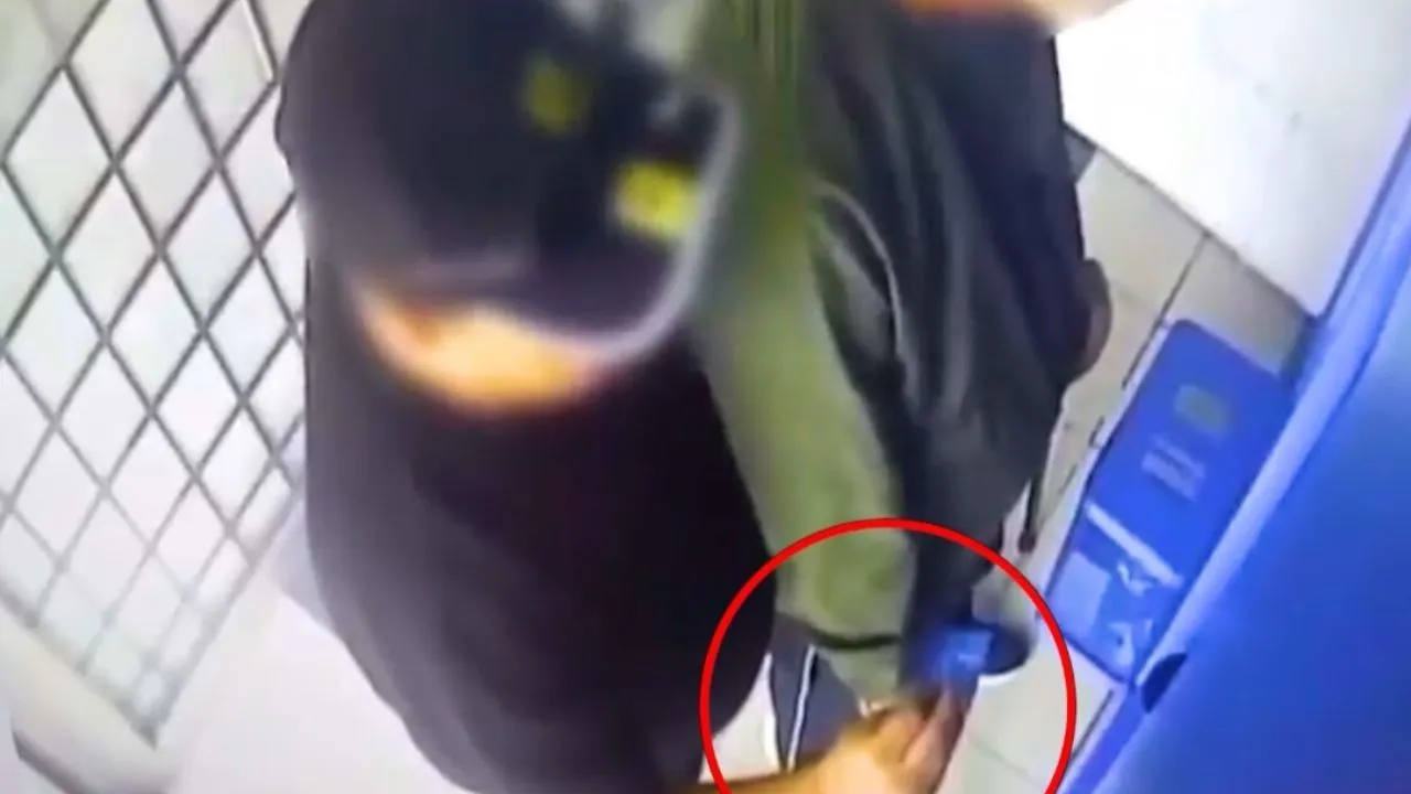 ¡Ojo con los cajeros! Cayó pareja señalada de usar un insólito método para robar a un adulto mayor en Bogotá 2 ¡Ojo con los cajeros! Cayó pareja señalada de usar un insólito método para robar a un adulto mayor en Bogotá