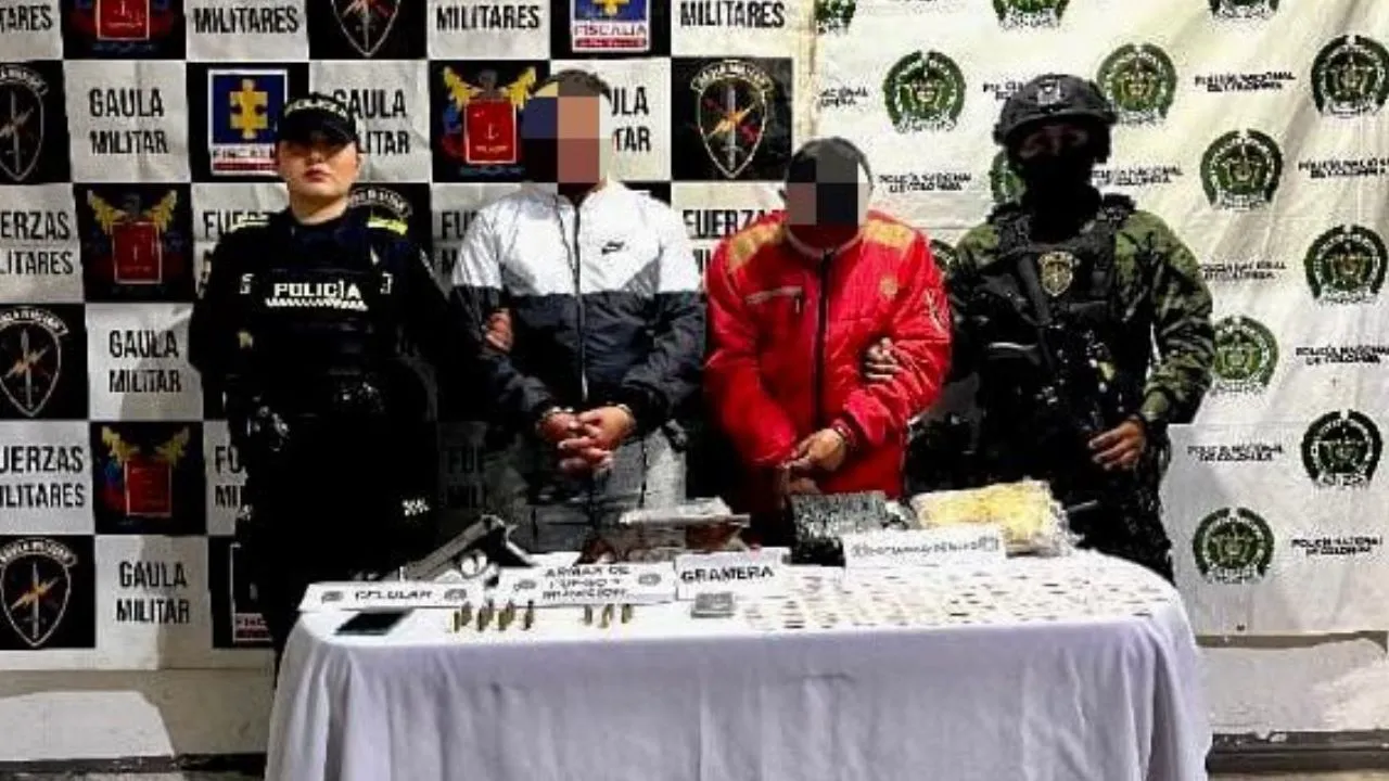 ¡Allanamiento en Marinilla! Capturan a dos presuntos miembros del Clan del Golfo con drogas y armas