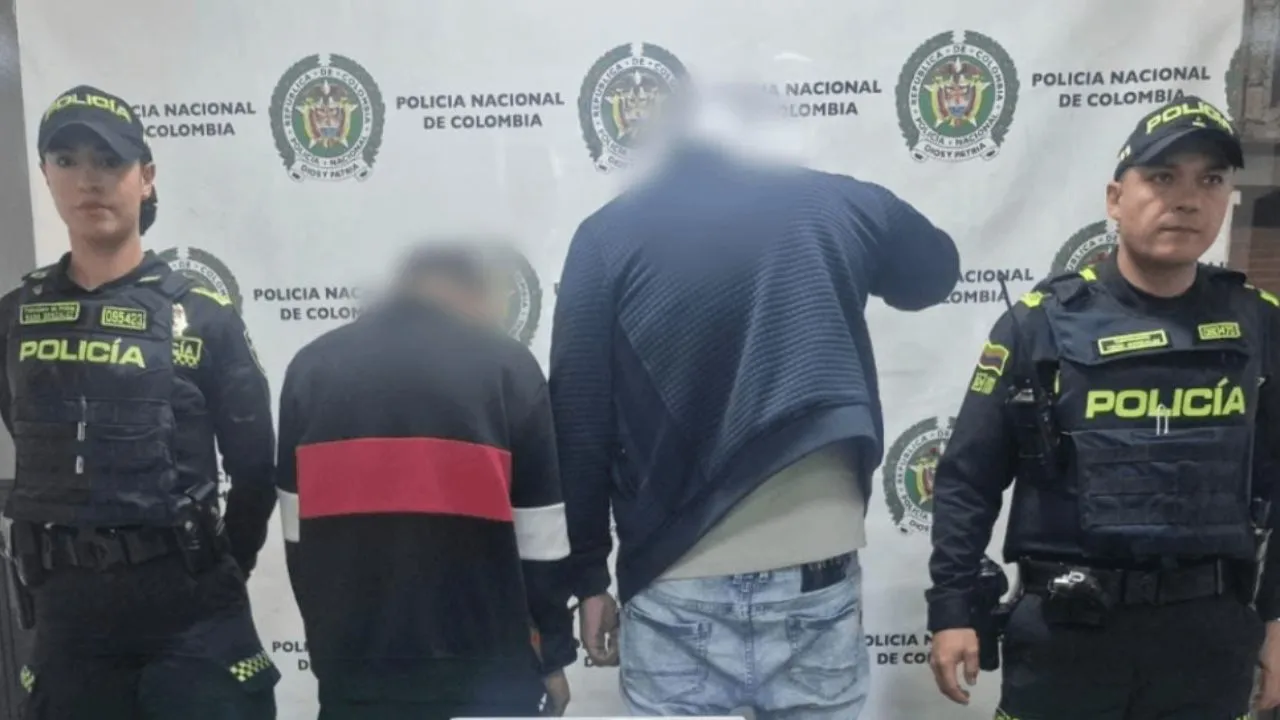 ¡No contaban con las cámaras! Policía capturó a dos hombres tras intento de robo a una vivienda en Fontibón