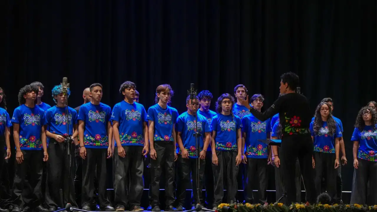 ¡Coro de Medellín sacó pecho en Ecuador! Jóvenes de la Red de Músicas dejaron en alto el nombre de la ciudad 3 ¡Coro de Medellín sacó pecho en Ecuador! Jóvenes de la Red de Músicas dejaron en alto el nombre de la ciudad
