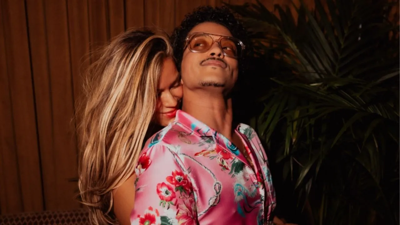 ¿Hay algo más entre ellos? Karol G y Bruno Mars desatan rumores de romance tras inesperadas publicaciones