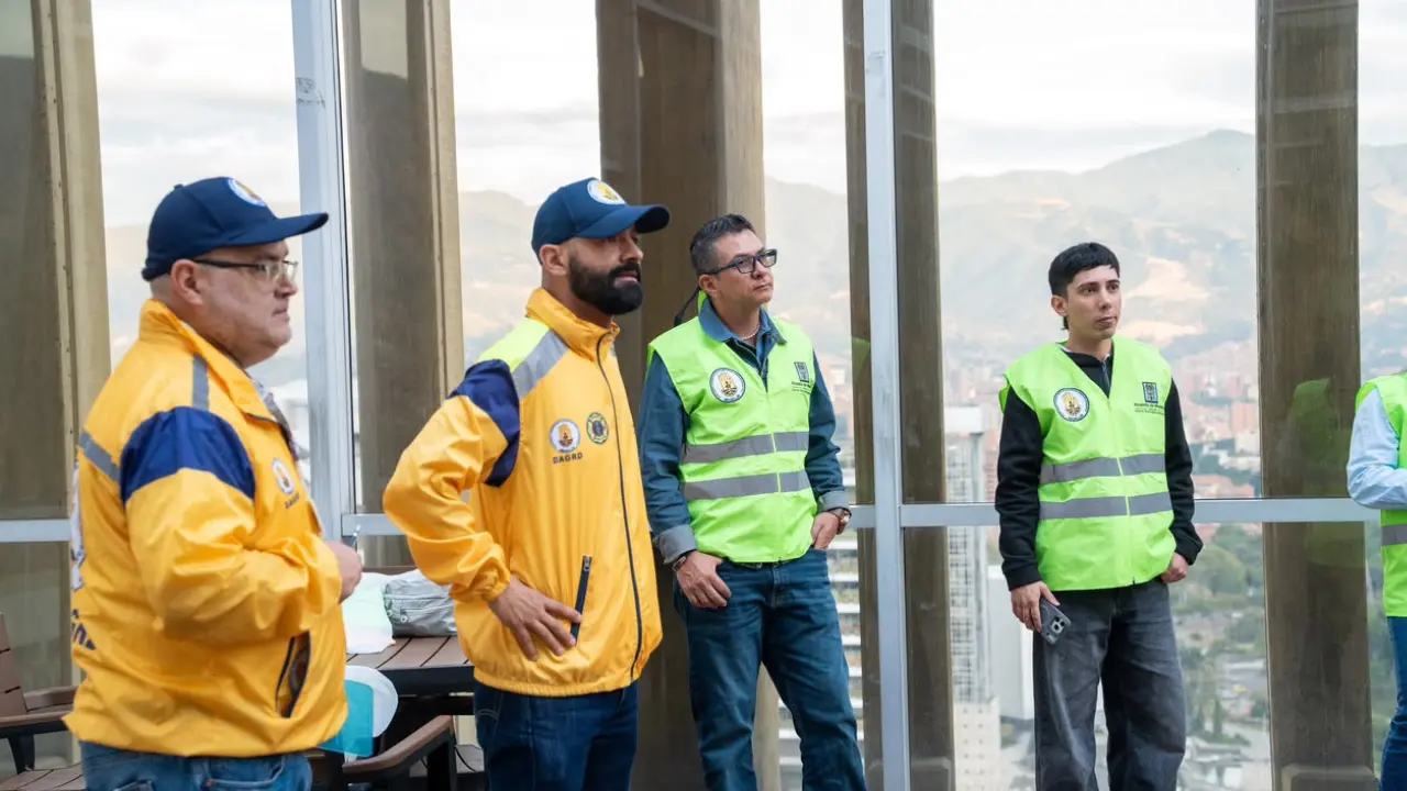 ¡Se fueron con toda! 13 ingenieros de Medellín ya van rumbo al Eje Cafetero 3 ¡Se fueron con toda! 13 ingenieros de Medellín ya van rumbo al Eje Cafetero