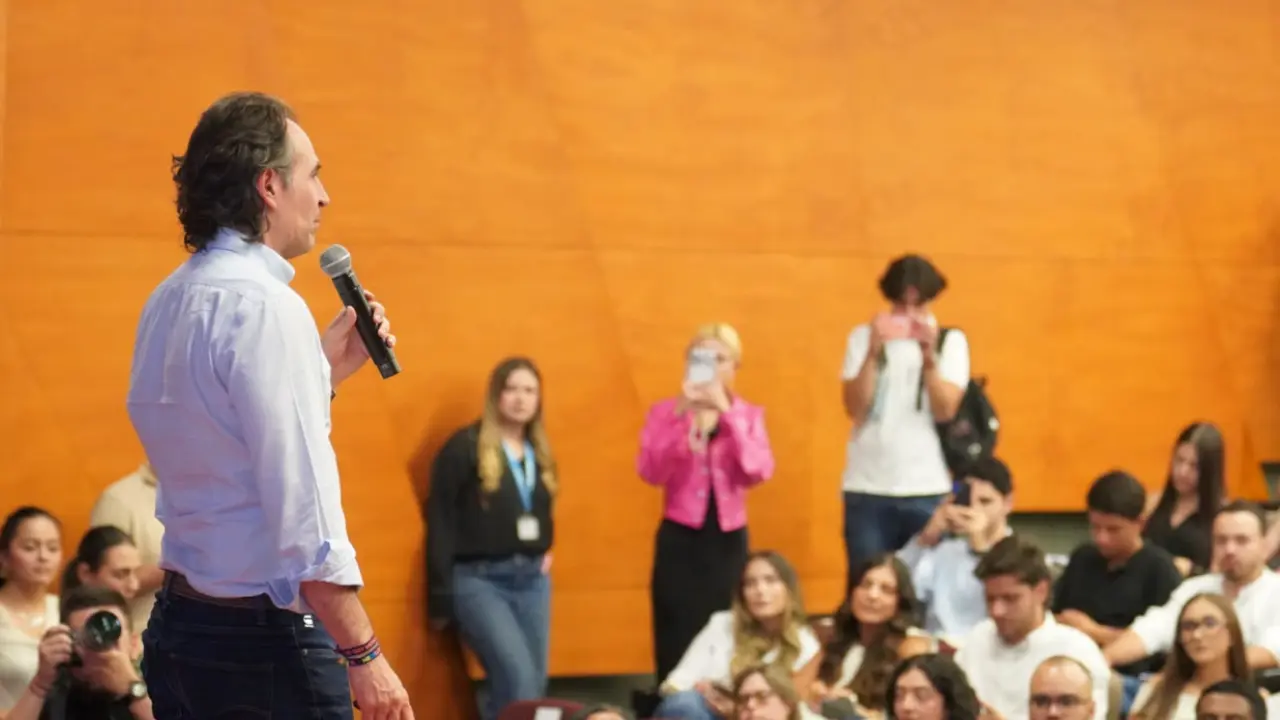 Medellín apuesta por su próxima generación de líderes con formación especializada 1 Medellín apuesta por su próxima generación de líderes con formación especializada