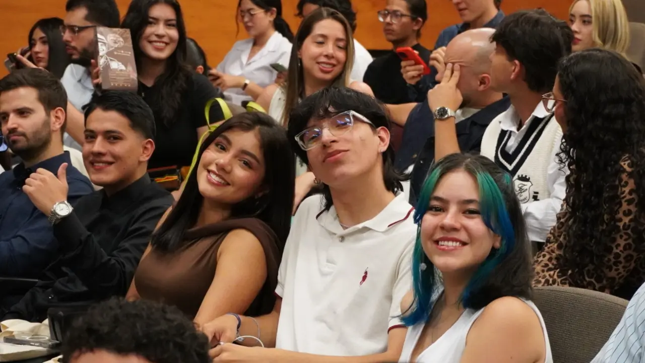 Medellín apuesta por su próxima generación de líderes con formación especializada 2 Medellín apuesta por su próxima generación de líderes con formación especializada