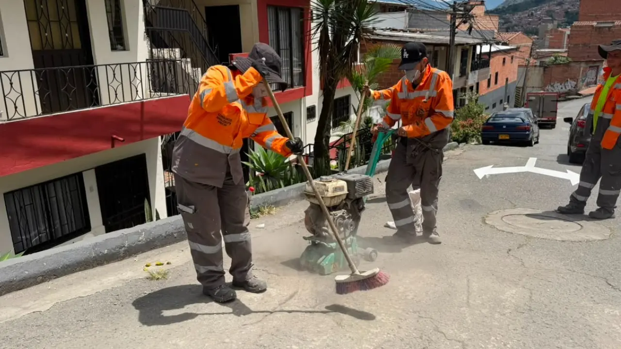 Conductores, pilas: Medellín cambia el sentido de 19 vías y estrena semáforos 3 Conductores, pilas: Medellín cambia el sentido de 19 vías y estrena semáforos