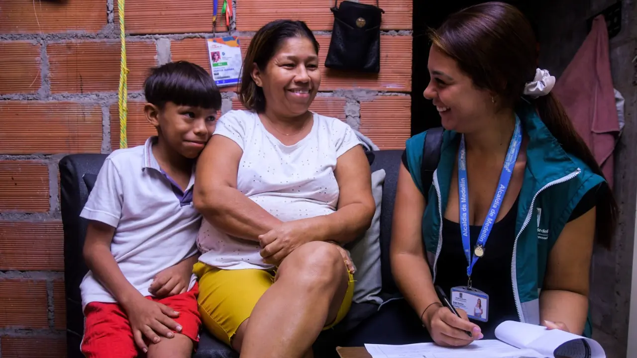 Salieron a buscar estudiantes: Medellín quiere evitar que más niños abandonen el colegio 2 Salieron a buscar estudiantes: Medellín quiere evitar que más niños abandonen el colegio