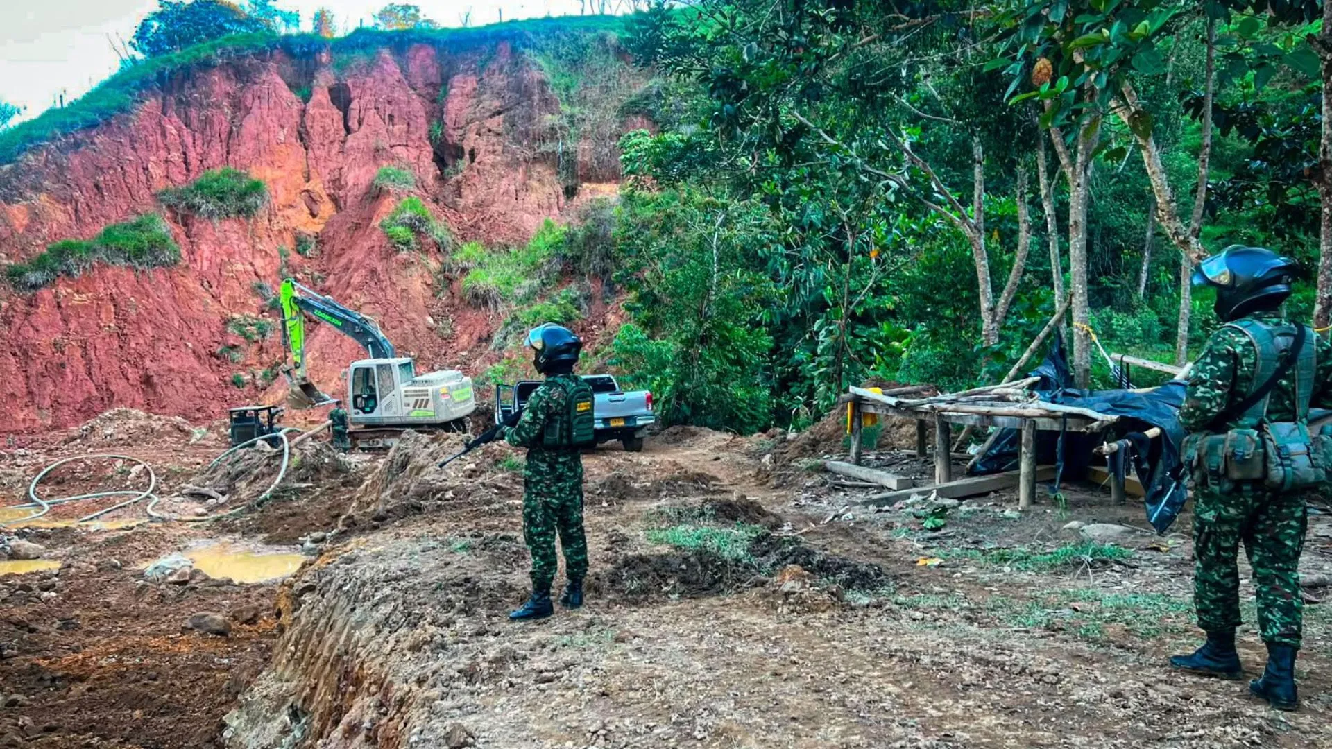 ¡Afectados más de $800 millones! Ejército golpeó la minería ilegal ligada al Clan del Golfo en Antioquia