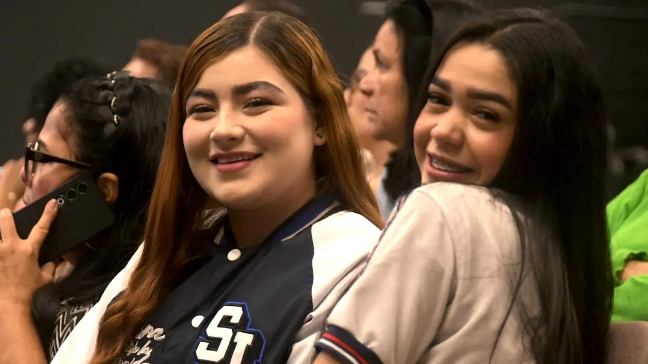Participación y nuevos currículos: las apuestas para transformar la educación en Medellín 3 Participación y nuevos currículos: las apuestas para transformar la educación en Medellín