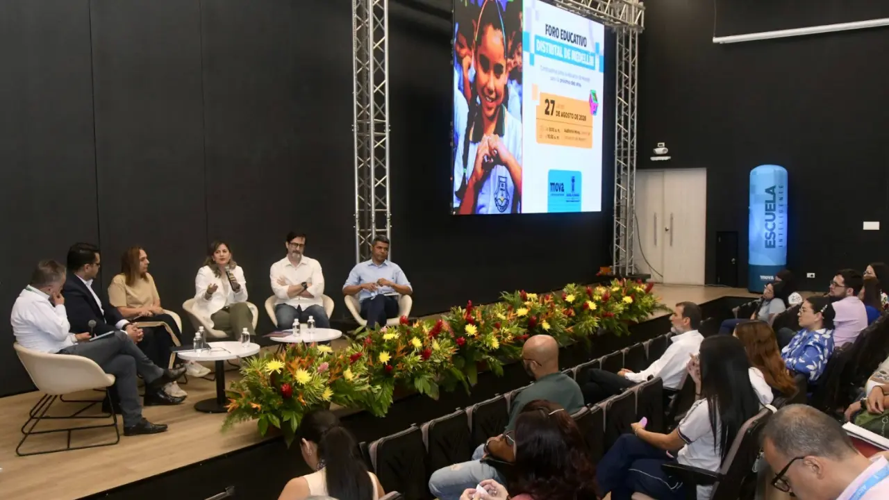 Participación y nuevos currículos: las apuestas para transformar la educación en Medellín 2 Participación y nuevos currículos: las apuestas para transformar la educación en Medellín