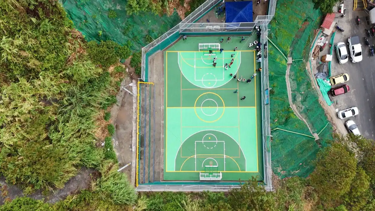 ¡Quedó espectacular! Medellín entregó renovada la cancha El Pozo para el disfrute del barrio 3 ¡Quedó espectacular! Medellín entregó renovada la cancha El Pozo para el disfrute del barrio