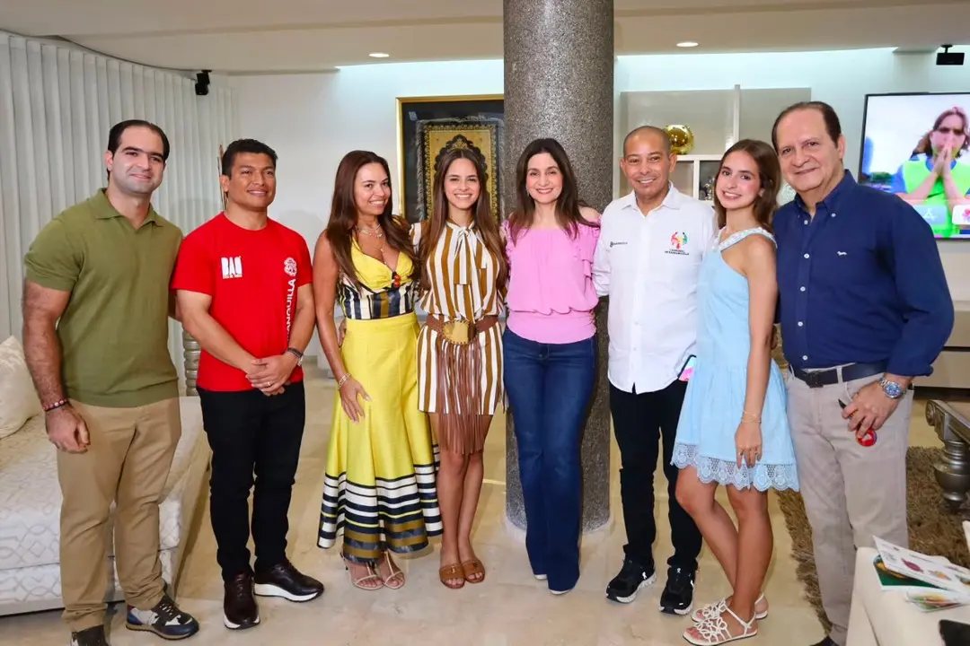 ¡Le llevaron la corona hasta la casa! Salwa Maloof Habib es la nueva Reina del Carnaval de Barranquilla 2027 3 carnaval2