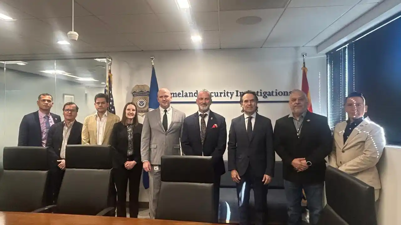 'Las fronteras no son una excusa': Fico Gutiérrez refuerza alianza con EE.UU. contra la explotación sexual infantil 2 Foto de co