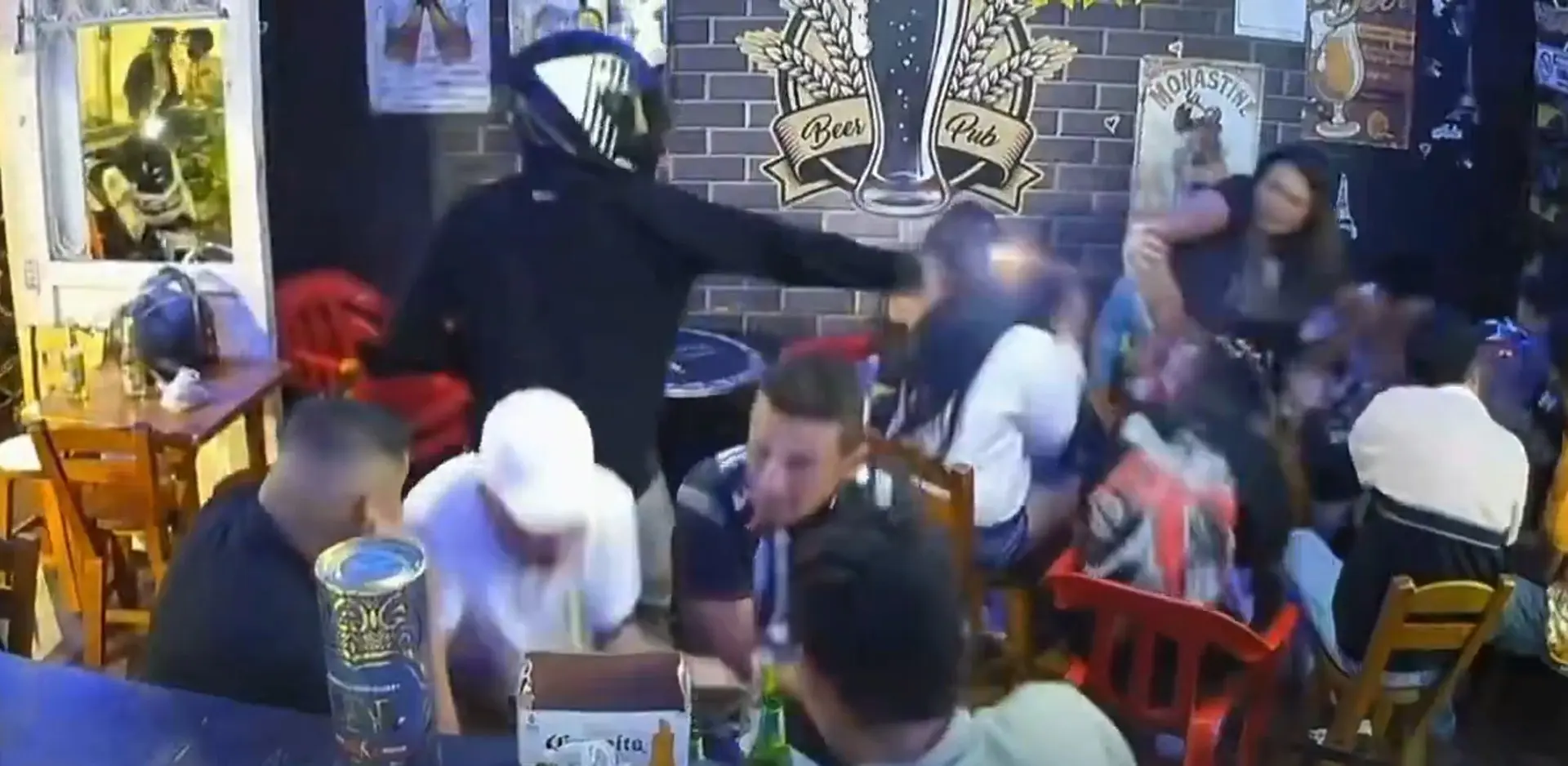 ¡Disparó a dos manos! Sicario atacó a varias personas en un bar de Fusagasugá y murió una pareja 2 fusagasuga2