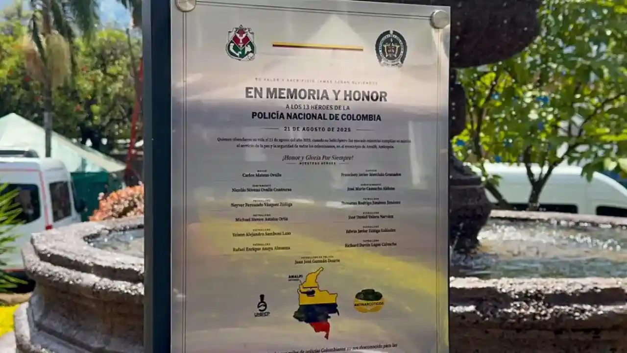 Antioquia rindió homenaje a los 13 policías que murieron tras un ataque a un helicóptero