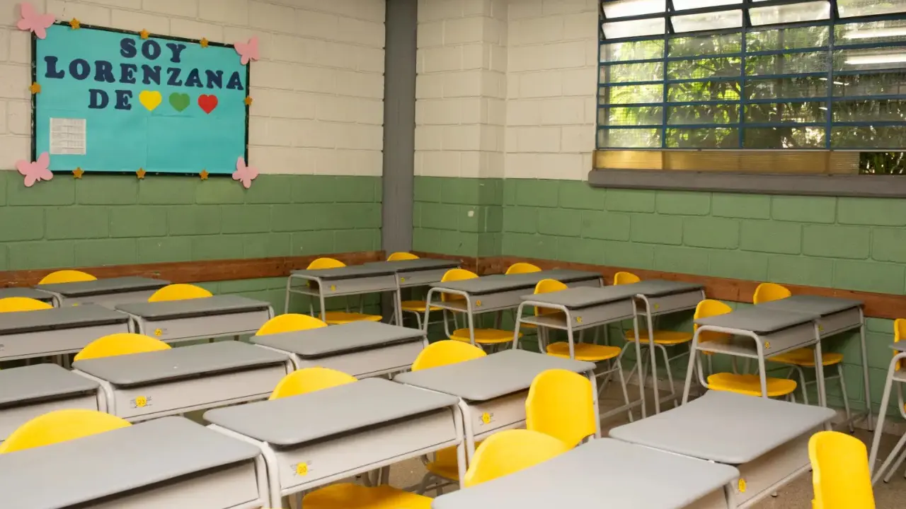 ¡A estrenar pupitre! Medellín ya entregó más de 82 mil sillas a colegios 3 ¡A estrenar pupitre! Medellín ya entregó más de 82 mil sillas a colegios