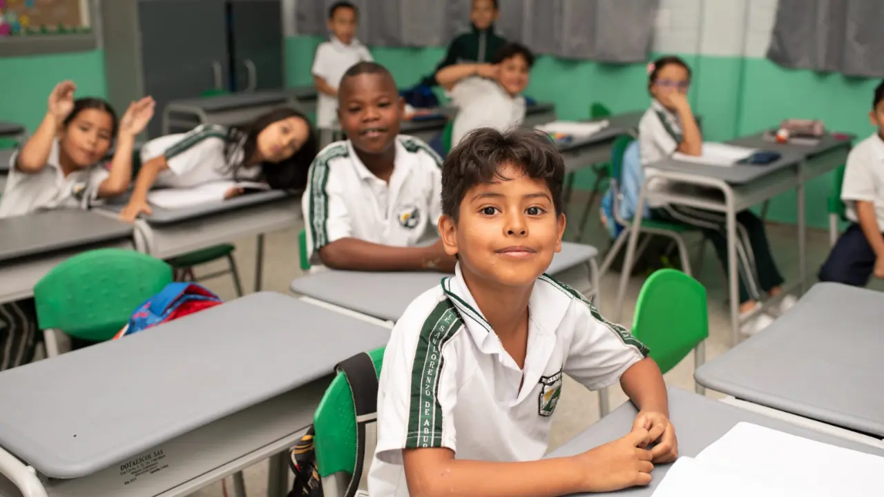 ¡A estrenar pupitre! Medellín ya entregó más de 82 mil sillas a colegios 2 ¡A estrenar pupitre! Medellín ya entregó más de 82 mil sillas a colegios
