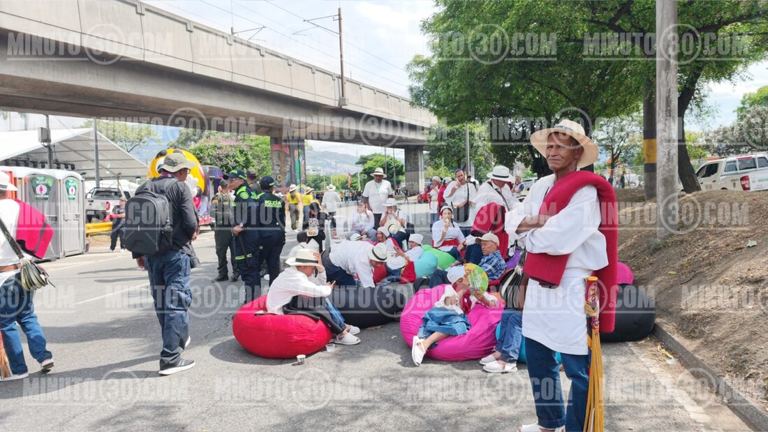 ¡Llegaron los silleteros! De Santa Elena bajan a Medellín para el majestuoso cierre de la Feria de las Flores 2 silleteros8