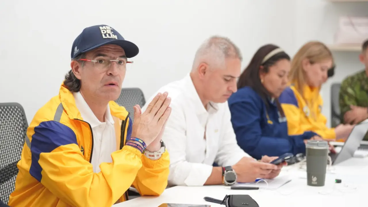 ¡No hay heridos, pero sí mucha solidaridad! Así responde Medellín al sismo 1 ¡No hay heridos, pero sí mucha solidaridad! Así responde Medellín al sismo
