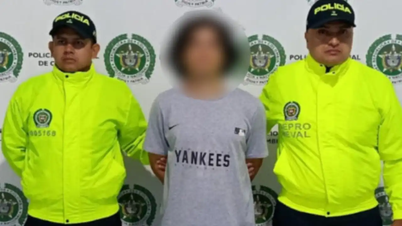 ¡Con cuchillo en mano! Taxista habría robado a cinco pasajeros en Medellín