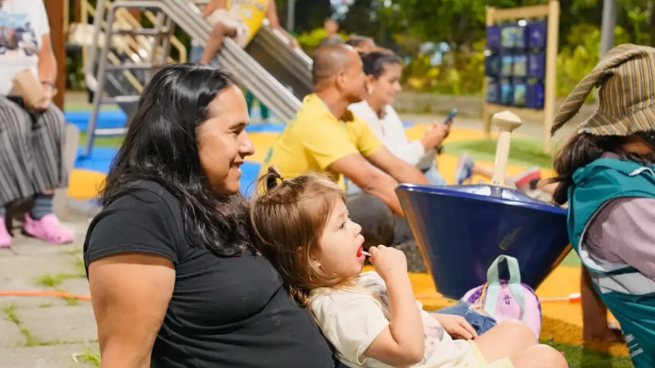 Parques de Medellín se llenaron de cine y juegos para proteger a la niñez 1 Parques de Medellín se llenaron de cine y juegos para proteger a la niñez