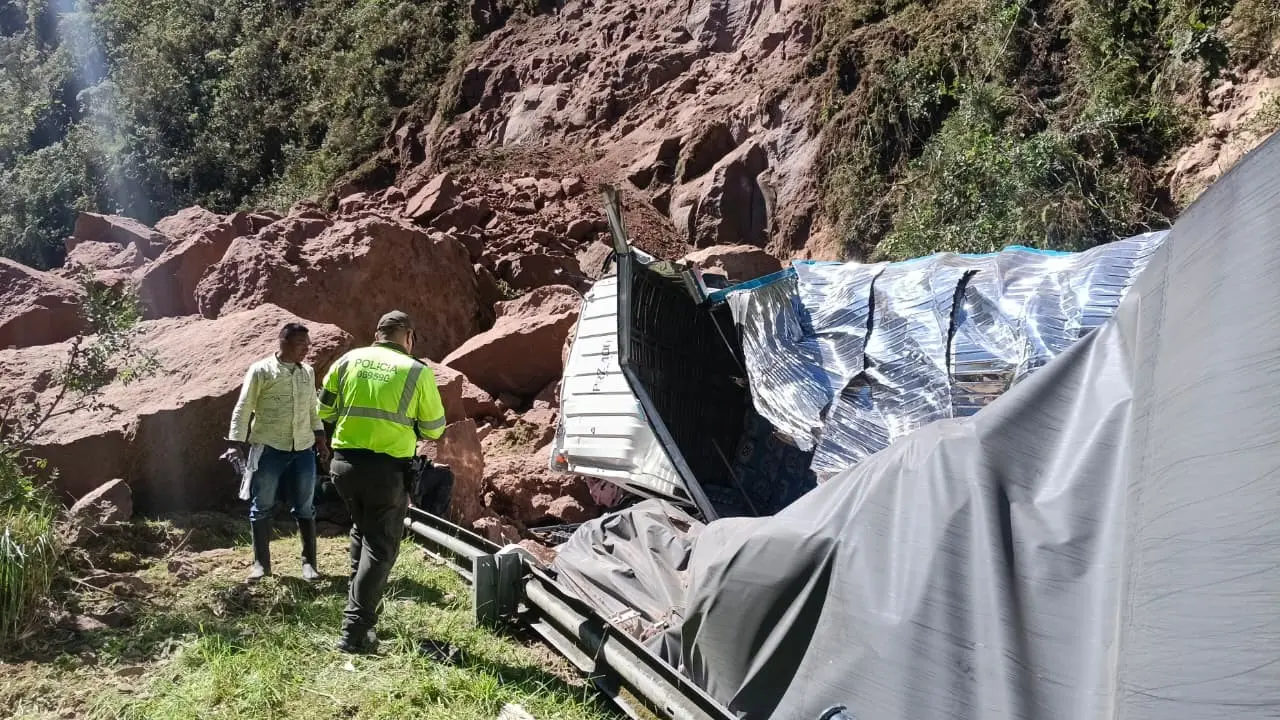 ¡Vías bloqueadas tras el sismo! Policía de Tránsito reporta cierres totales en Tolima, Quindío, Valle y Caldas 4 vias1