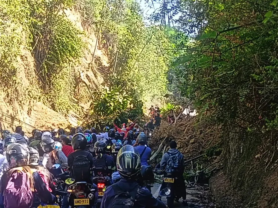 ¡Vías bloqueadas tras el sismo! Policía de Tránsito reporta cierres totales en Tolima, Quindío, Valle y Caldas 5 vias2