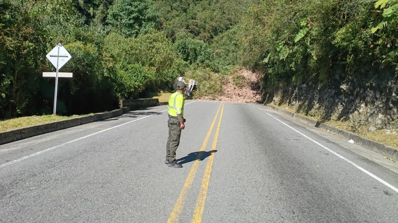 ¡Vías bloqueadas tras el sismo! Policía de Tránsito reporta cierres totales en Tolima, Quindío, Valle y Caldas 6 vias5