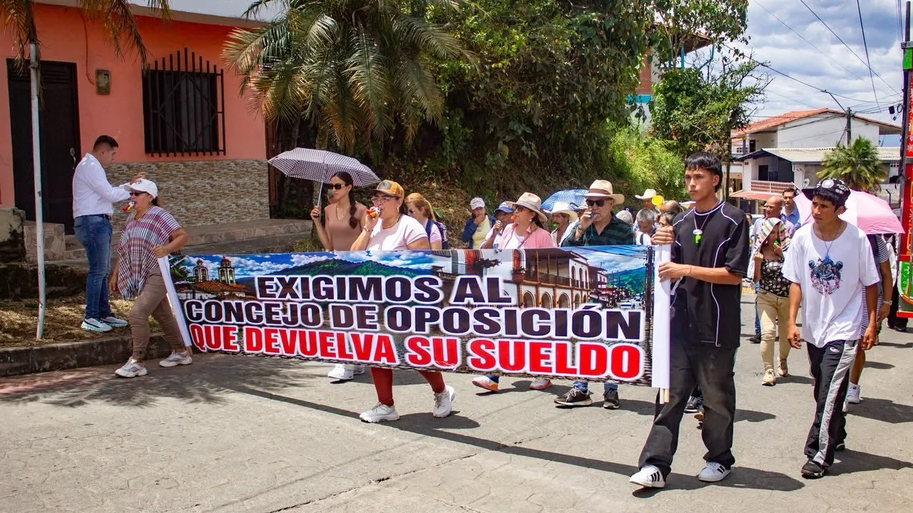Cinco concejales tienen frenada la pavimentación de las vías en Támesis y la gente salió a protestarles 2 2 Protesta ciudadana en Tamesis