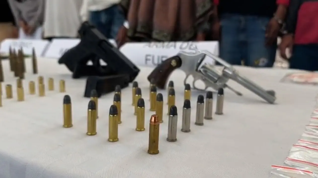 Amalfi amaneció con un operativo contra 'La Oficina': capturaron a 23 personas 5 Amalfi amaneció con un operativo contra 'La Oficina': capturaron a 23 personas