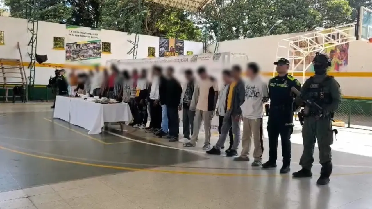 Amalfi amaneció con un operativo contra 'La Oficina': capturaron a 23 personas 4 Amalfi amaneció con un operativo contra 'La Oficina': capturaron a 23 personas
