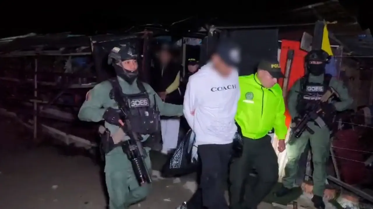 Amalfi amaneció con un operativo contra 'La Oficina': capturaron a 23 personas 1 Amalfi amaneció con un operativo contra 'La Oficina': capturaron a 23 personas