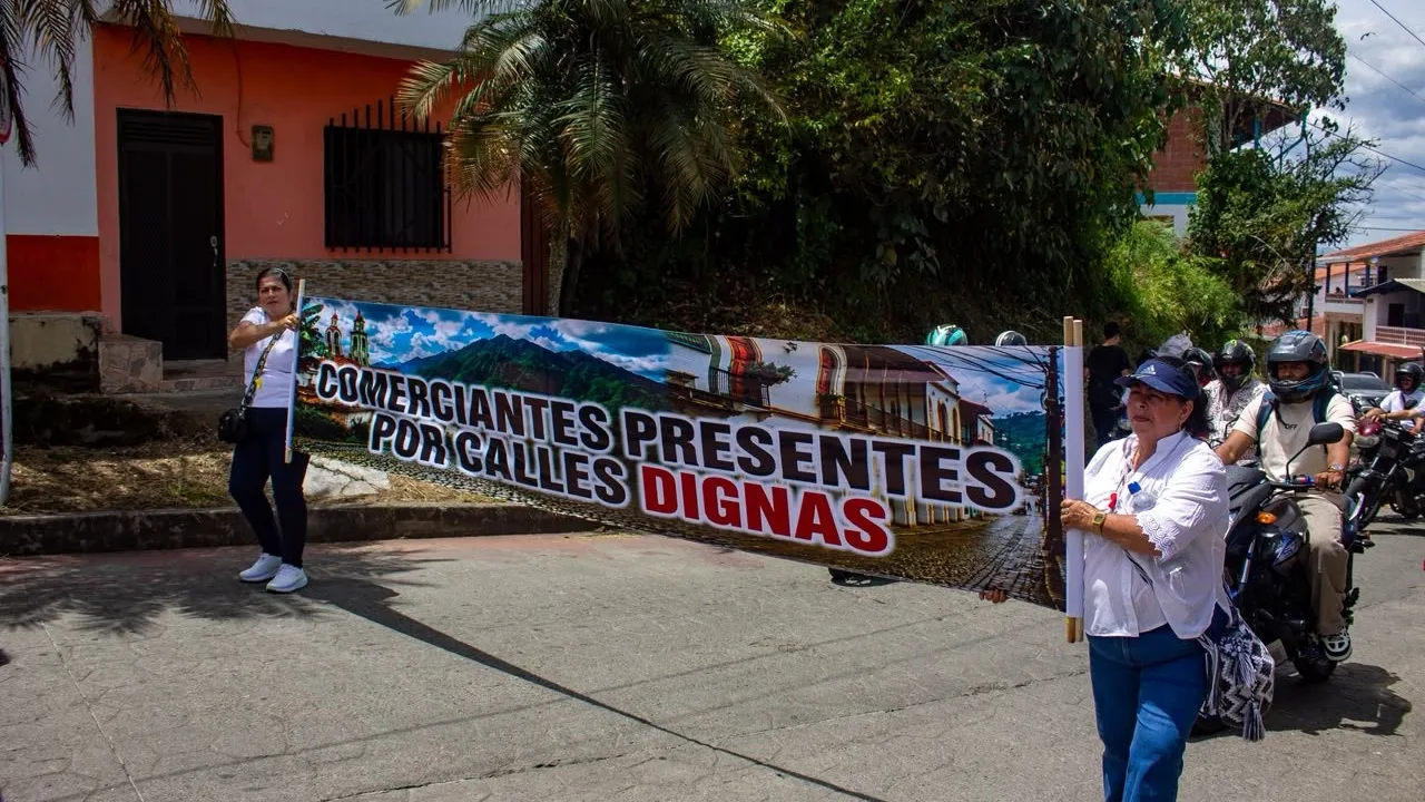 Cinco concejales tienen frenada la pavimentación de las vías en Támesis y la gente salió a protestarles 3 3 Protesta ciudadana en Tamesis