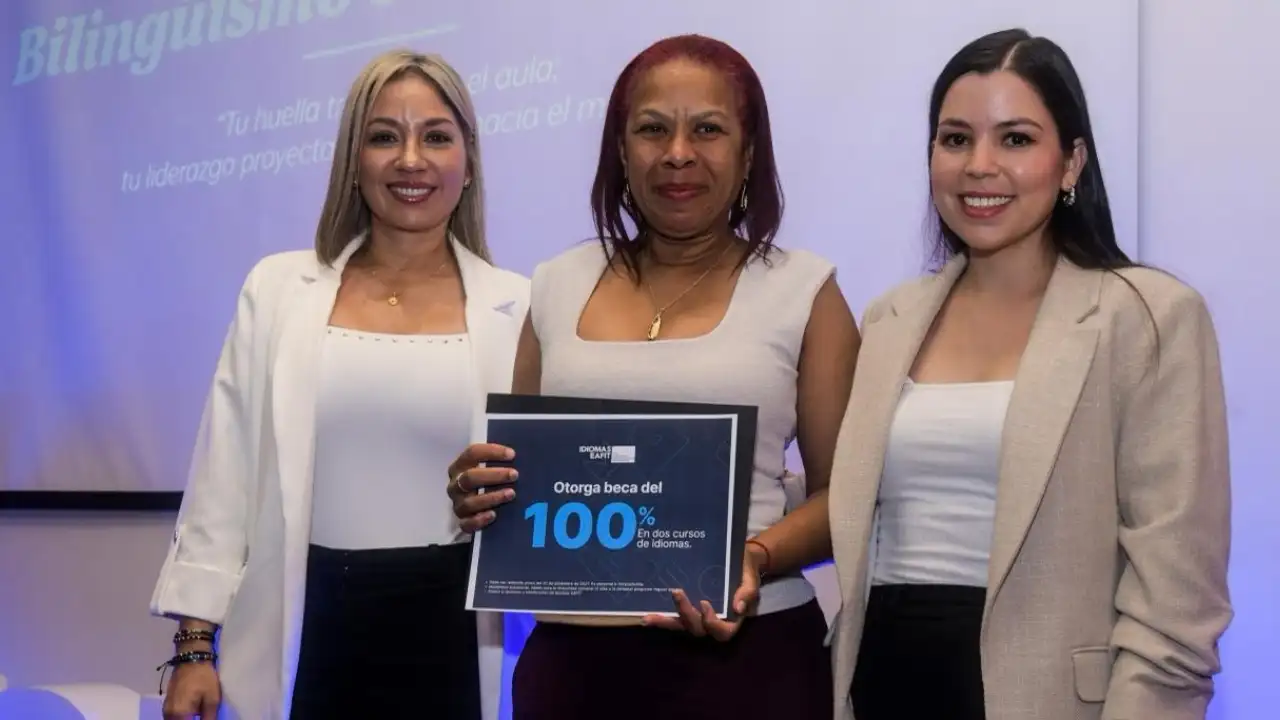 ¡Los profes también están estudiando! 900 docentes se capacitaron en inglés 3 ¡Los profes también están estudiando! 900 docentes se capacitaron en inglés