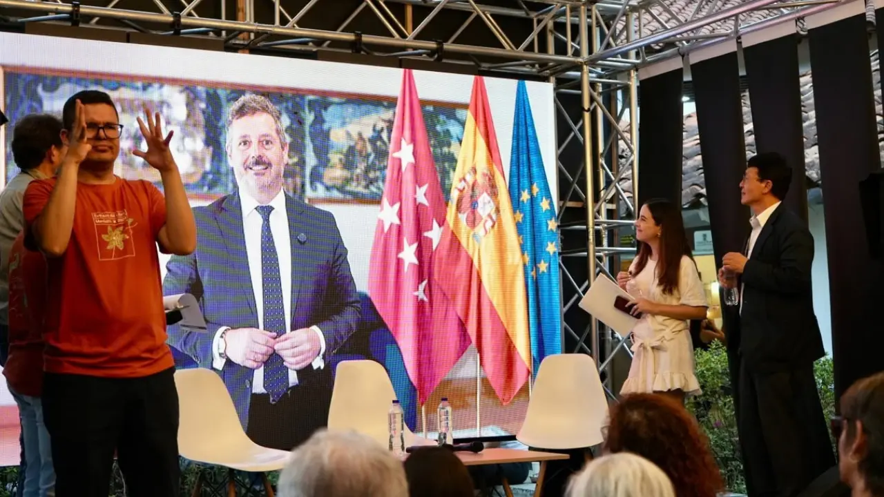 Así terminó la Fiesta del Libro: miles de visitantes y con récord de ventas 3 Así terminó la Fiesta del Libro: miles de visitantes y con récord de ventas