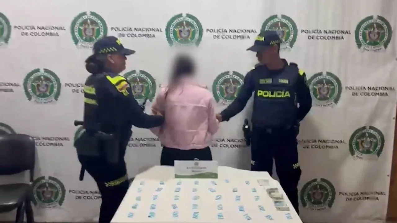 ¡Vendía cachivaches como fachada! Mujer fue capturada con 36 dosis de bazuco en Bogotá
