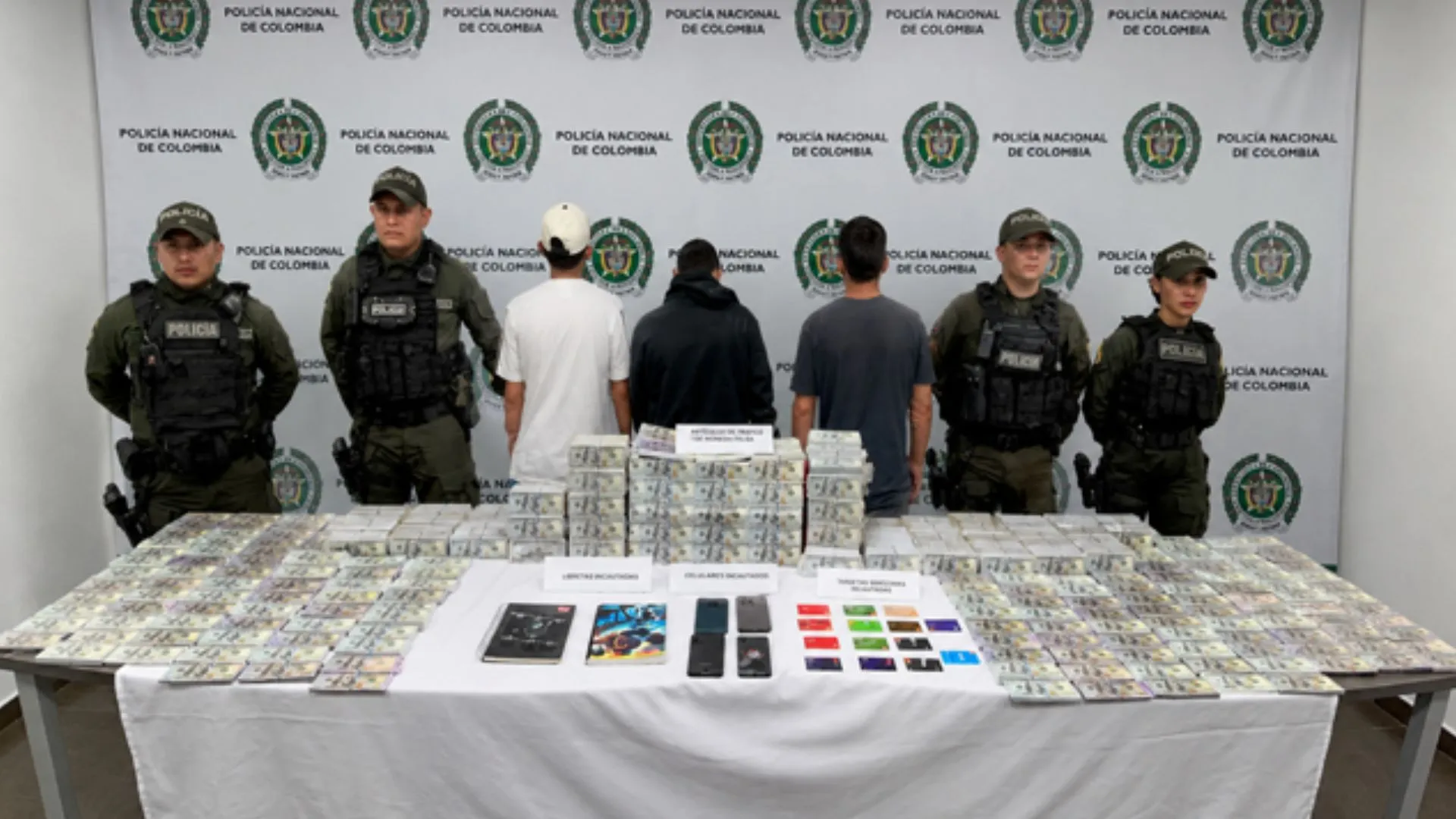 ¡Tres capturados con una millonada! Cayó en Villavicencio banda con más de $7 millones de dólares falsos