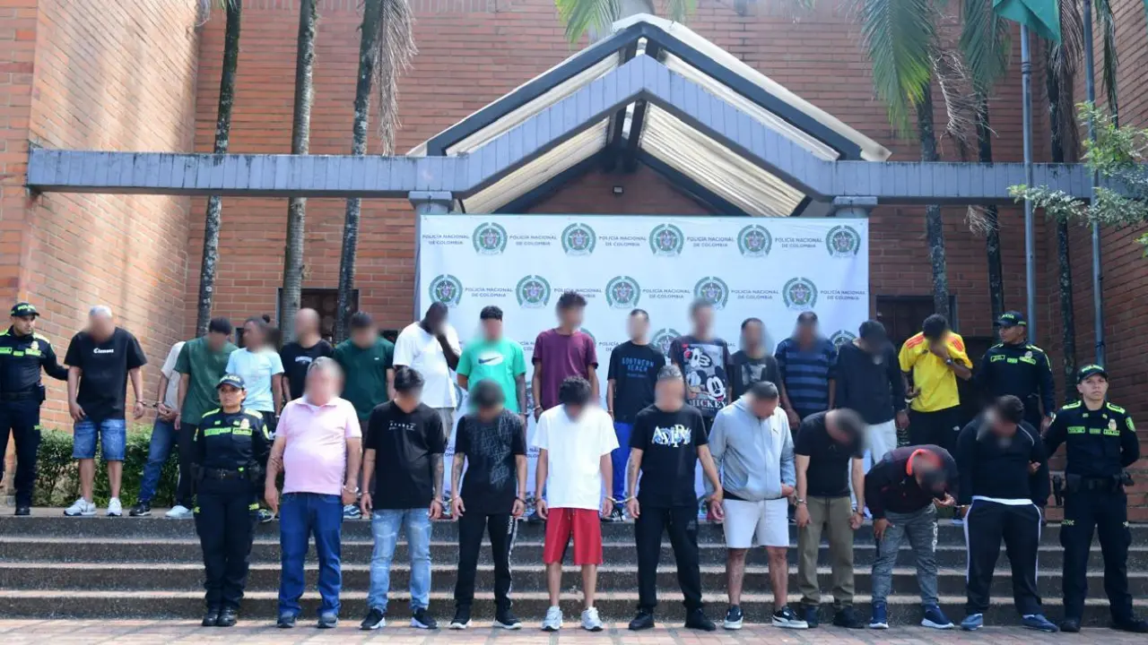 ¡Cayeron 26 criminales en Medellín! 'Peinaron' a tres bandas dedicadas al microtráfico, hurto y homicidios 1 ¡Cayeron 26 criminales en Medellín! 'Peinaron' a tres bandas dedicadas al microtráfico, hurto y homicidios