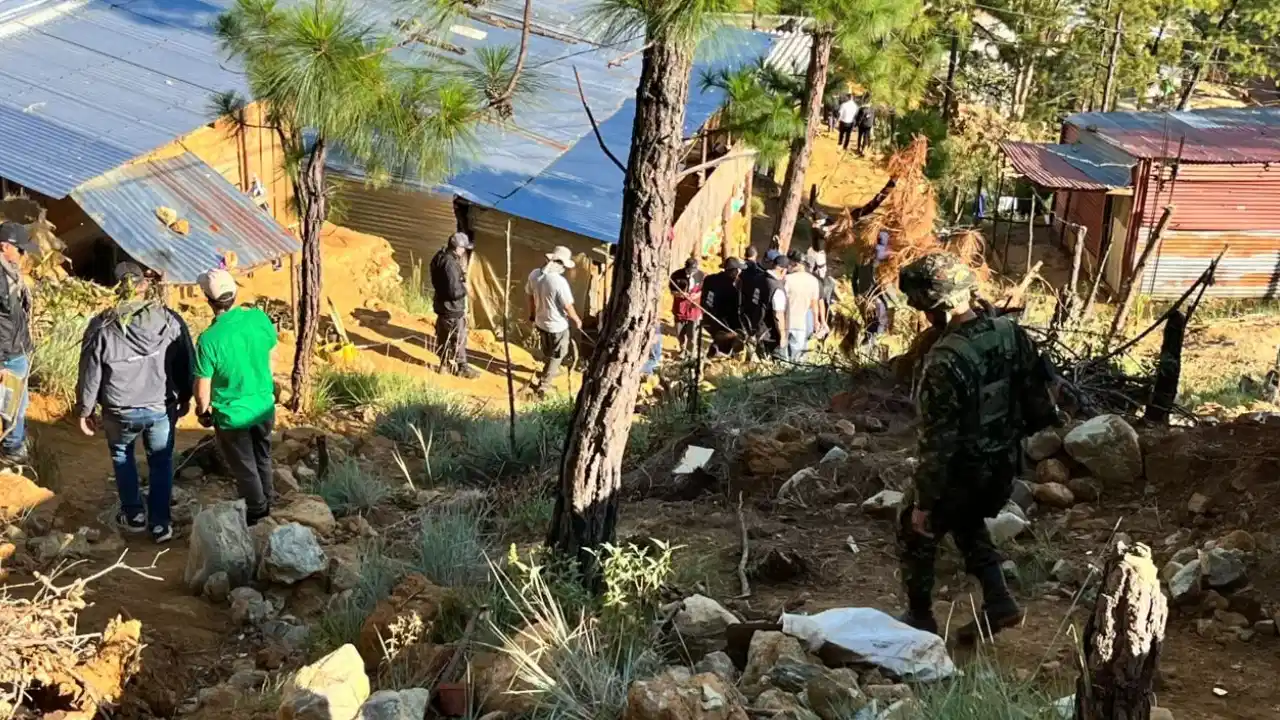 ¡Pilas con el Cerro Quitasol! Bello revisó nacimientos de agua y posibles afectaciones en la zona 4 ¡Pilas con el Cerro Quitasol! Bello revisó nacimientos de agua y posibles afectaciones en la zona
