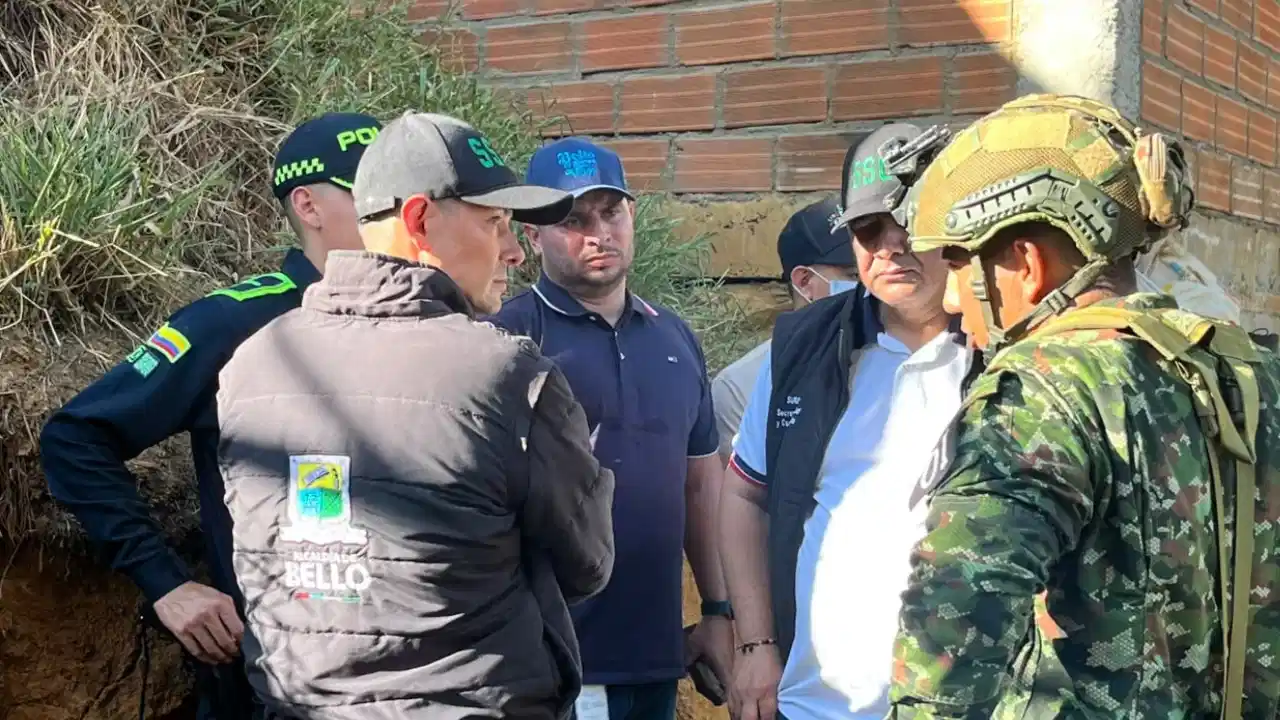 ¡Pilas con el Cerro Quitasol! Bello revisó nacimientos de agua y posibles afectaciones en la zona 3 ¡Pilas con el Cerro Quitasol! Bello revisó nacimientos de agua y posibles afectaciones en la zona