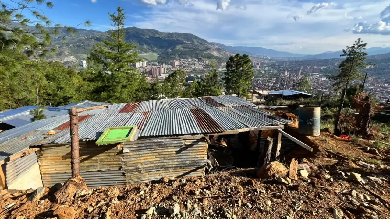¡Pilas con el Cerro Quitasol! Bello revisó nacimientos de agua y posibles afectaciones en la zona 1 ¡Pilas con el Cerro Quitasol! Bello revisó nacimientos de agua y posibles afectaciones en la zona