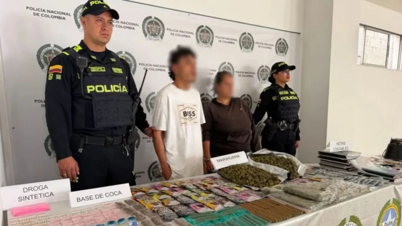 ¡Allanamiento en Sabaneta! Cayeron dos presuntos integrantes de ‘El Trianón’ con 2.400 dosis de droga