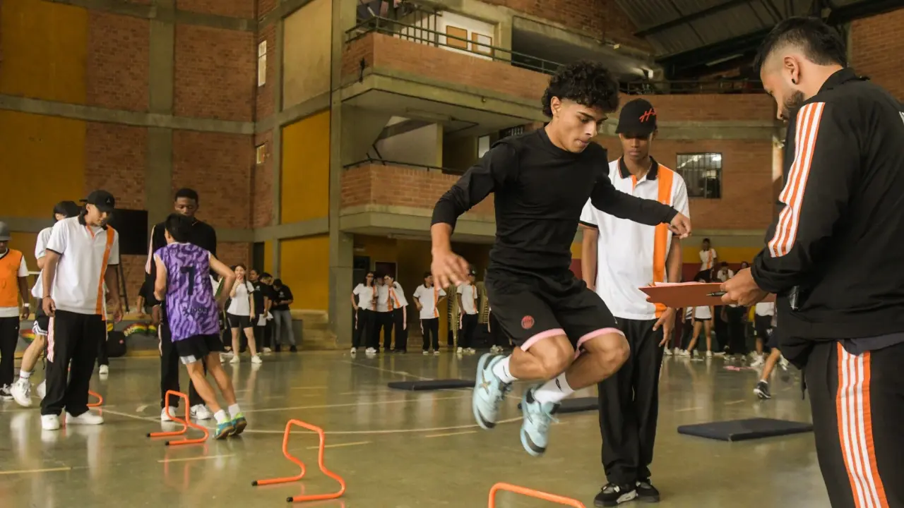 ¡Sudaron la camiseta! Más de 600 estudiantes se tomaron Medellín en el Festival Fitness 4 ¡Sudaron la camiseta! Más de 600 estudiantes se tomaron Medellín en el Festival Fitness