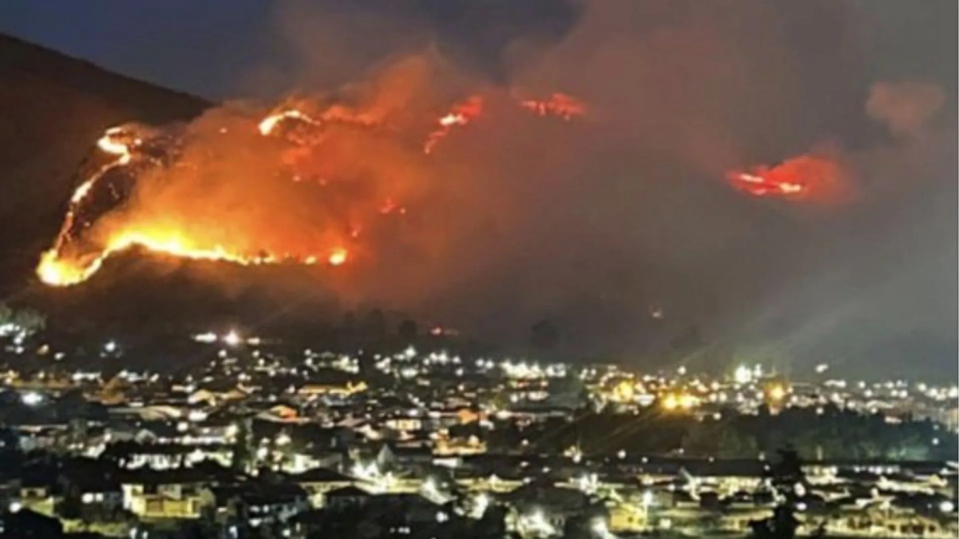 ¡El fuego no da tregua! Incendio forestal ya afecta cerca de 70 hectáreas en Villa de Leyva 2 ¡El fuego no da tregua! Incendio forestal ya afecta cerca de 70 hectáreas en Villa de Leyva